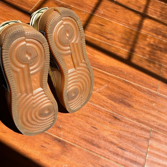 Women’s Nike fontanka not available on Nike website anymore - Picture 4 of 6